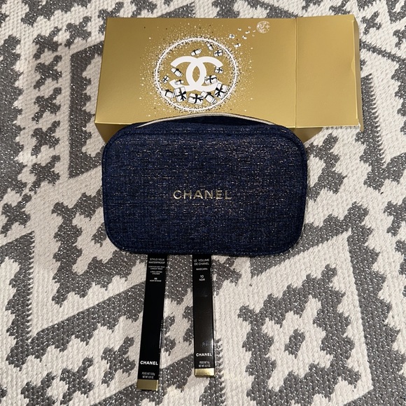 Chanel A Sight to See Mascara Holiday Makeup Set - Picture 3 of 6